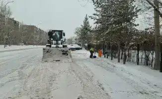 Зимний фронт: более 3000 дорожных бойцов и 1675 единиц техники сражаются со снегом в Астане