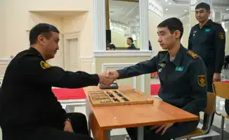 Шахматы и тоғызқұмалақ: битва умов в Астане!