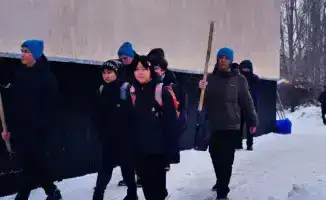 В Астане школьники провели волонтерскую эстафету «Снежный десант»