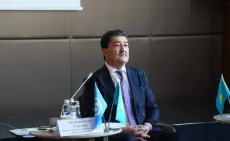 Министр экологии Казахстана обсудил с учениками аналитической школы ключевые экологические вопросы