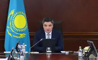 Премьер-министр Бектенов призывает министров к открытости: последствия для реформ и управления в стране