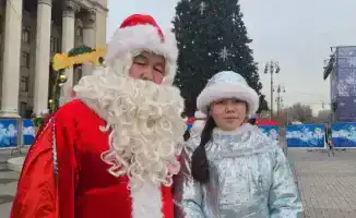 На площади Астана в Алматы началась подготовка к новогоднему концерту с участием звезд казахстанской эстрады