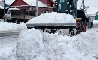 В Астане ночью работают более 1 500 единиц спецтехники для снегоуборки
