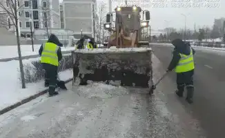 Астана: более 1300 единиц техники очищают снег