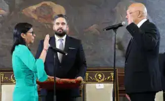 Делси Родригес приняла присягу в Каракасе как исполняющая обязанности президента Венесуэлы