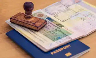 Паспорт — главный документ для выезда за границу, и любая 'мелочь' в нём может обернуться большими проблемами. Казахстанцам напомнили о распространенной ошибке: даже небольшие повреждения, такие как пятна, надрывы страниц или посторонние предметы, могут п