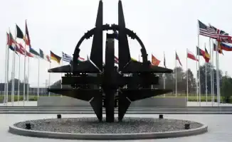 Вице-председатель нижней палаты парламента Франции Клеманс Гете объявила о намерении вынести на голосование резолюцию о выходе страны из НАТО, что может привести к значительным изменениям в международной политике и безопасности.