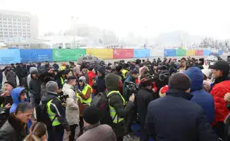 Казахстан рассматривает изменения в конституции: акцент на право на мирные собрания