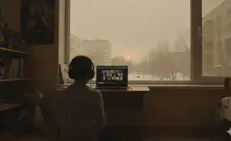 В Усть-Каменогорске школьников перевели на дистанционное обучение из-за смога