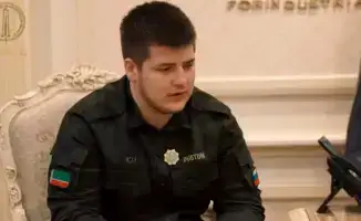 Сын главы Чечни Рамзана Кадырова, Адам Кадыров, был госпитализирован в реанимацию после дорожной аварии в Грозном, сообщает издание.