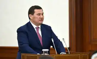 Токаев отмечает успехи акима Кызылординской области в развитии региона на заседании Национального курултая