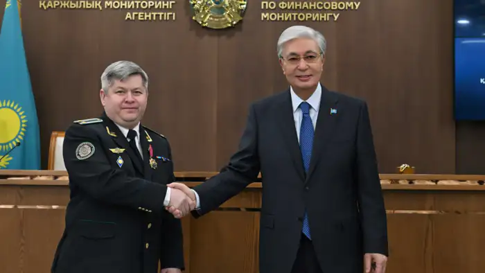 Токаев наградил сотрудников АФМ за образцовое исполнение