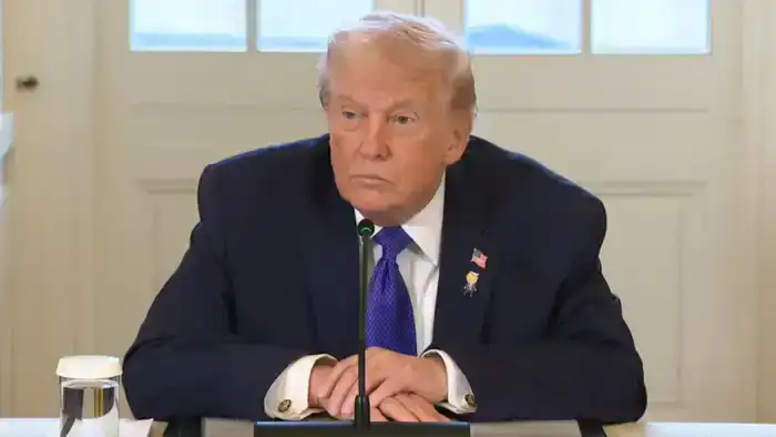 Президент США Дональд Трамп усомнился в праве Дании на Гренландию, заявив, что историческое присутствие датчан не подтверждает принадлежность острова.