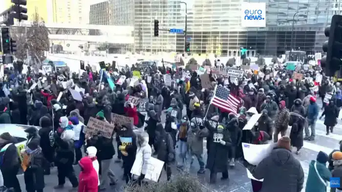 Протесты в Миннеаполисе против иммиграционных репрессий Трампа в 20-градусный мороз