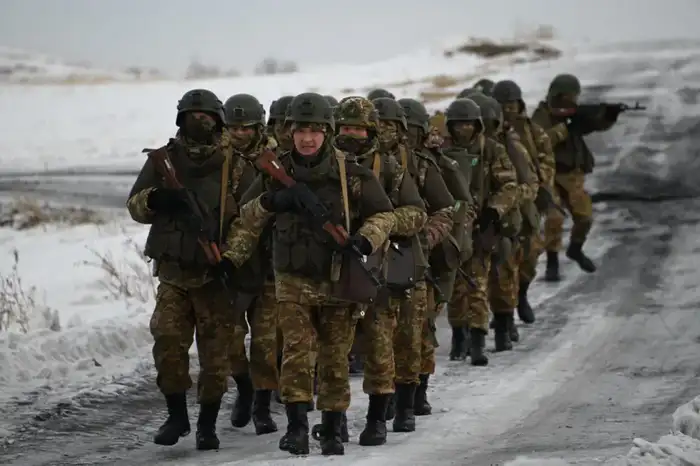 Проверка на выносливость: более 1600 военнослужащих приняли участие в марш-челлендже (5)