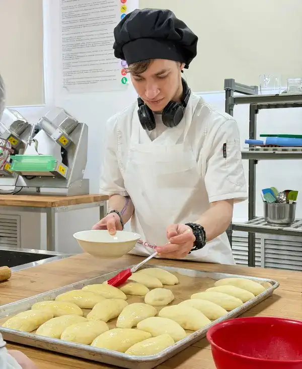 Инклюзия в действии: в Карагандинской области подростки с особыми потребностями осваивают профессию кондитера (5)