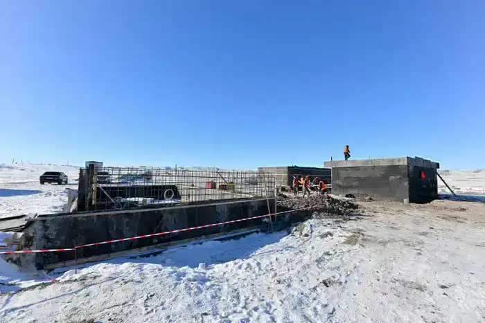 В селе Кенгирбай би Абайского района проводится реконструкция системы водопровода (10)