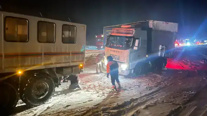 Снежные заносы в Казахстане: 126 спасенных и 120 автомобилей извлечены за выходные