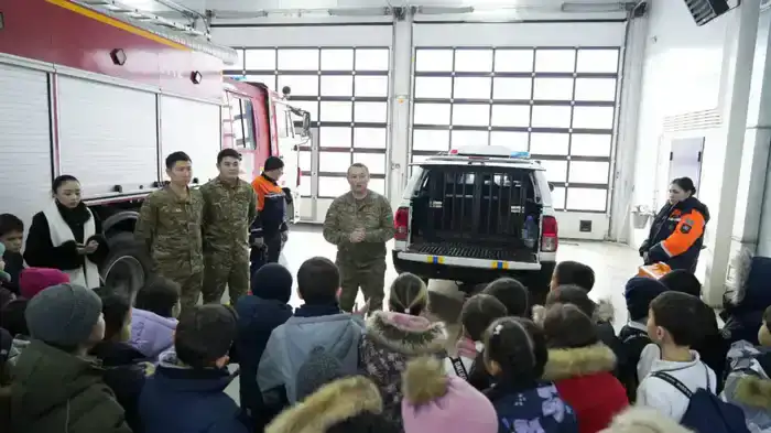 Формируя культуру безопасности: спасатели МЧС проводят уроки и дни открытых дверей (7)