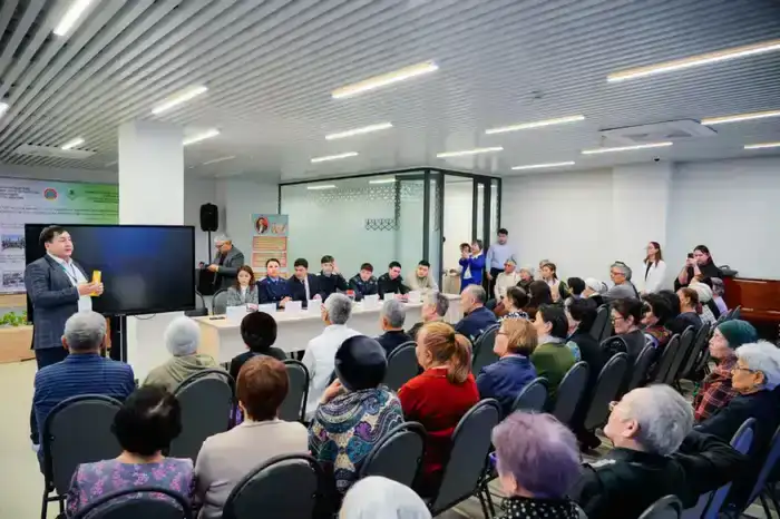 Как не стать жертвами мошенников: разъяснительное мероприятие для пенсионеров организовали в Астане (2)