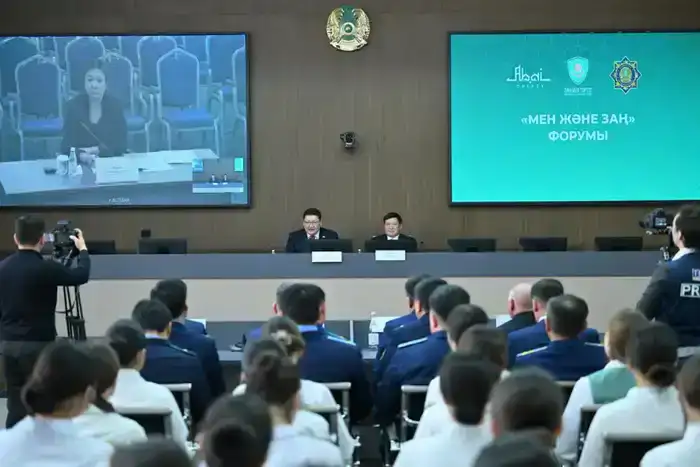 В области Абай прошел форум «Мен және Заң» (6)