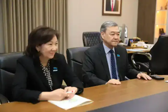 Сенаторы обсуждают социально-экономическое развитие региона и проект новой Конституции