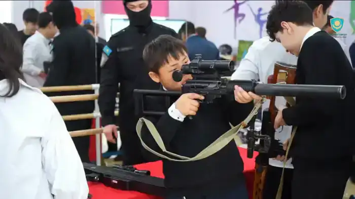 Более 200 школьников узнали о службе в органах внутренних дел в ВКО (2)