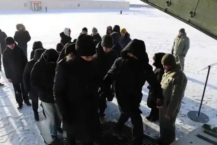 Будущие защитники Отечества ознакомились с деятельностью авиационной базы Национальной гвардии (5)