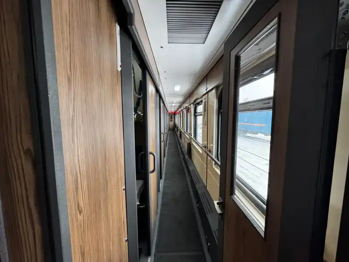 На линии «Астана – Семей» введён в эксплуатацию новый пассажирский вагон (3)