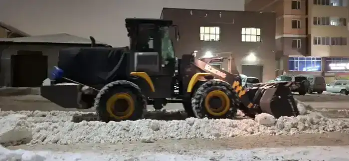 Снегоуборочные работы в Астане почти 2000 единиц спецтехники