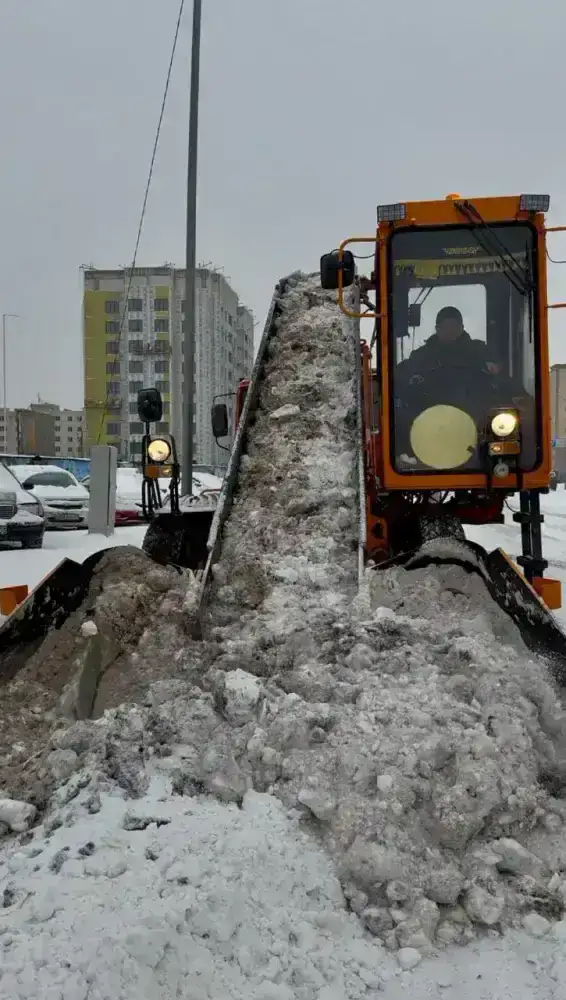 Более 1 700 единиц спецтехники задействованы в уборке снега в Астане (5)