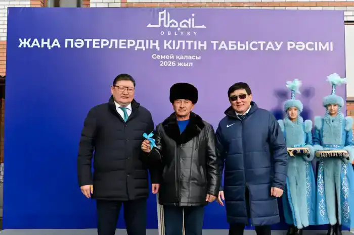 В Семее около 30 семьям вручили ключи от квартир (10)