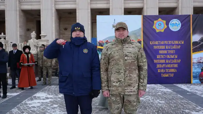 Глава МЧС вручил спасателям Жетісу современную технику (8)