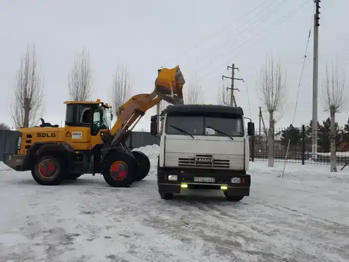 В Астане в снегоуборочных работах задействовано около 1,7 тысячи единиц спецтехники (3)