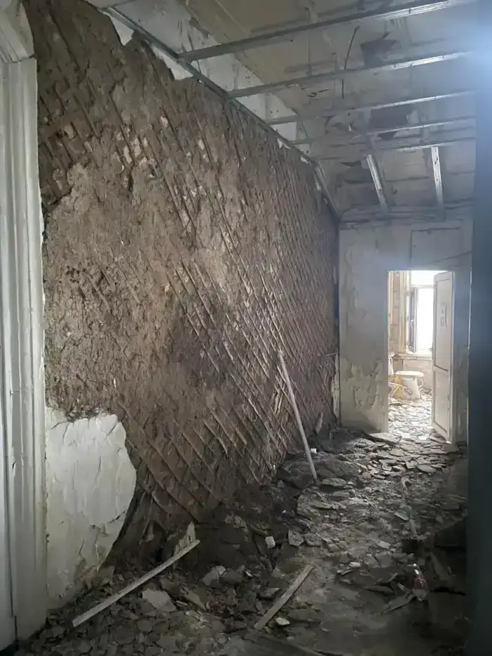 Демонтаж аварийного здания в Алматы: вопросы безопасности и сохранения исторического наследия