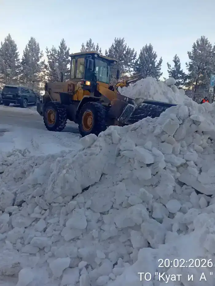 Более 1 500 единиц спецтехники задействованы в снегоуборочных работах в Астане (4)