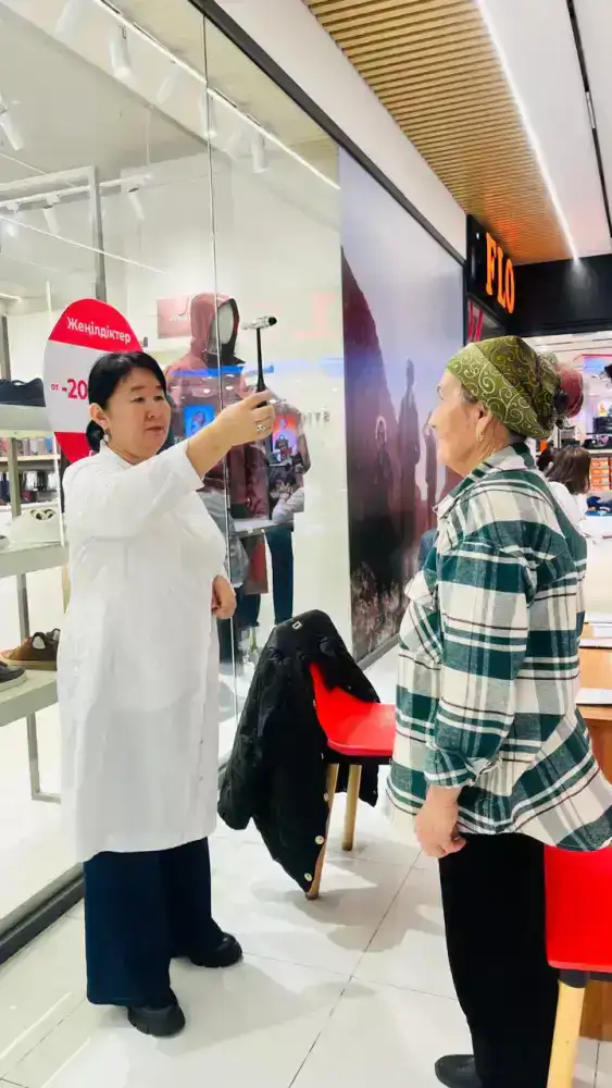 Островок здоровья: В торговом центре проведен бесплатный анализ крови (5)