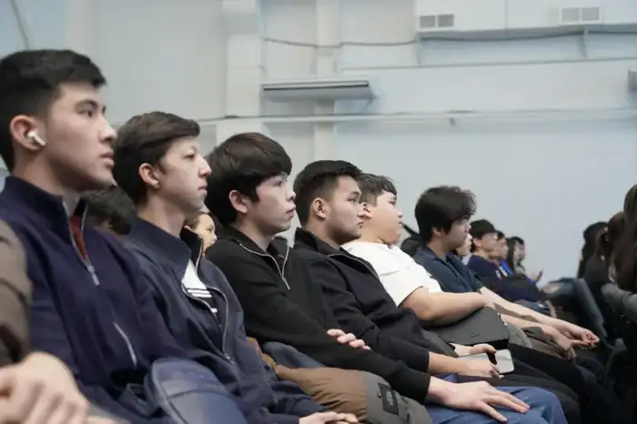 «Закон и порядок»: звезды команды КВН «Астана» рассказали студентам о вреде наркотиков (8)