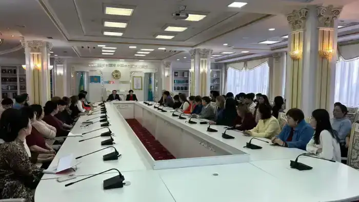 В Национальной академической библиотеке РК обсудили проект новой Конституции (5)