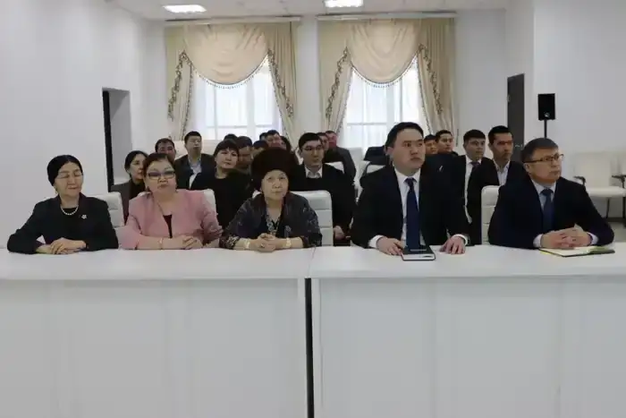 Актив Хромтауского района и трудовые коллективы выразили поддержку проекту новой Конституции (4)