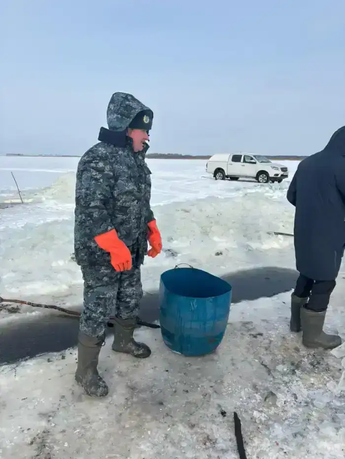 Аэрация озёр в Северо-Казахстанской области: спасение 400 рыб из-за дефицита кислорода