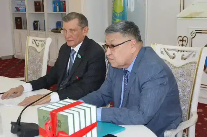 Литературный мост: Жолтая Әлмашұлы соединяет сердца и умы новыми произведениями Шымкенте