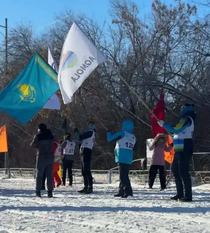 Акмолинцы поддержали участников зимней Олимпиады лыжным забегом (5)