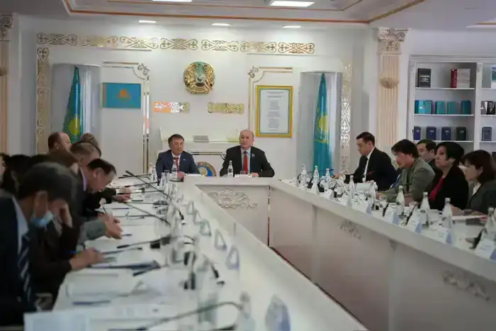 В Астане обсудили переход к Курултаю и новые политические институты в рамках конституционной реформы 2026 года (5)