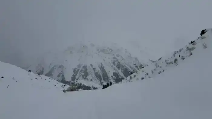МЧС Казахстана предупреждает о лавинной опасности в горах (2)