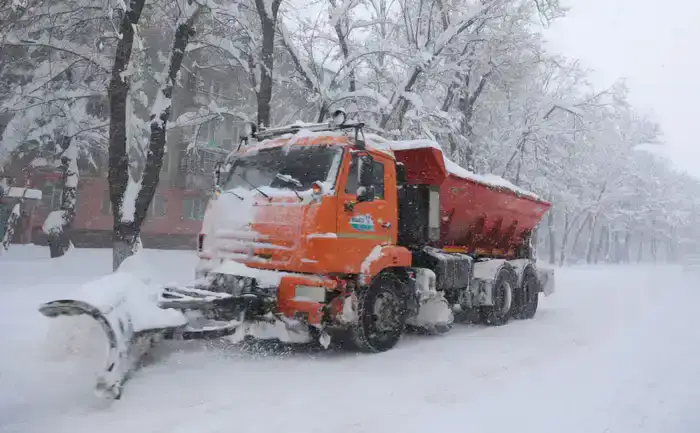 Ербол Карашукеев проинспектировал ход работ по очистке улиц Тараза от снега (4)
