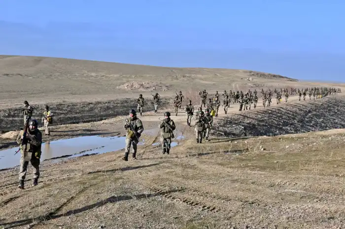 Проверка на выносливость: более 1600 военнослужащих приняли участие в марш-челлендже (4)