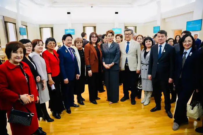 Обсуждение проекта новой Конституции в Уральске с интеллигенцией и гражданским обществом