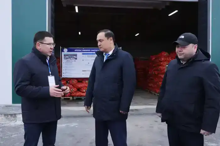 Ербол Карашукеев ознакомился с развитием сельского хозяйства в Байзакском районе (3)