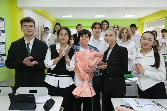 Алматинскую учительницу химии поздравили с попаданием в топ-50 Global Teacher Prize (3)